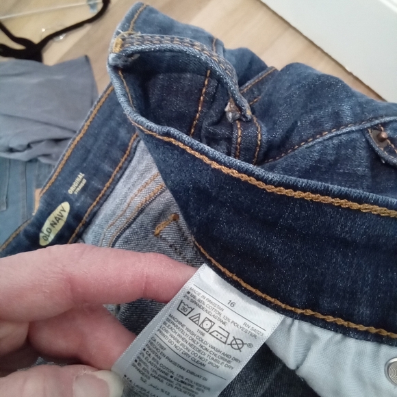 Old Navy Plus Size 16 Dark Blue Denim Bermuda Shorts Frayed Hem - Picture 8 of 9